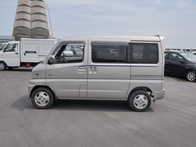 2001 Mitsubishi Town Box JDM car for sale — photo 8 of 25