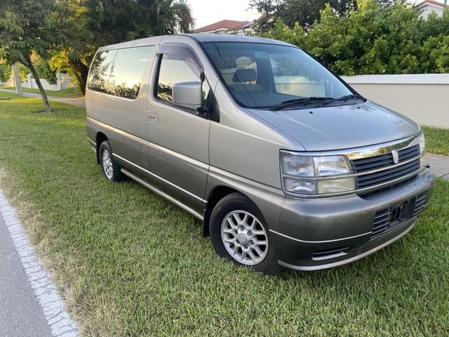 2000 Nissan Elgrand JDM car for sale — photo 11 of 11