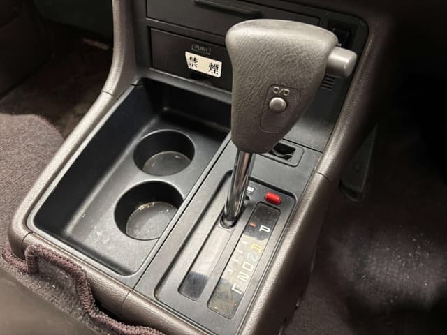 2001 Toyota HiAce JDM car for sale — photo 16 of 25