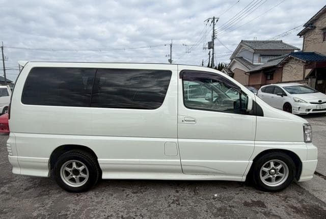 2001 Nissan Elgrand JDM car for sale — photo 5 of 25