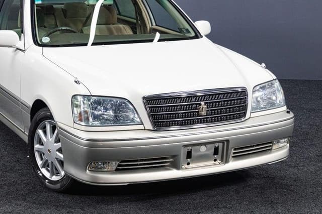 2002 Toyota Crown JDM car for sale — photo 11 of 16