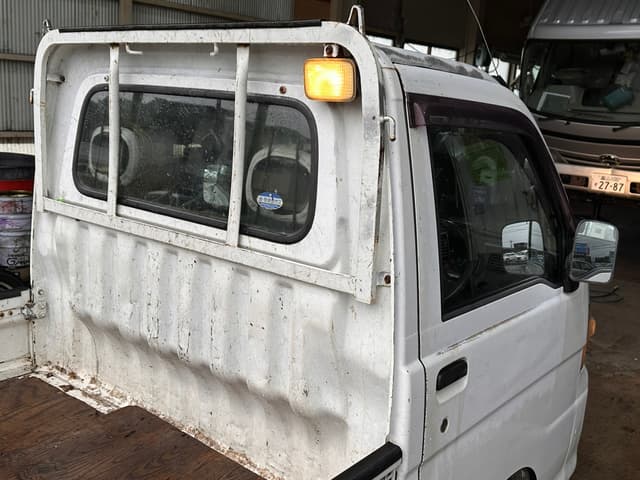 2005 Daihatsu Hijet JDM car for sale — photo 16 of 25