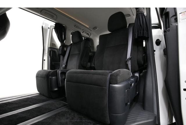 2010 Toyota Vellfire JDM car for sale — photo 17 of 25