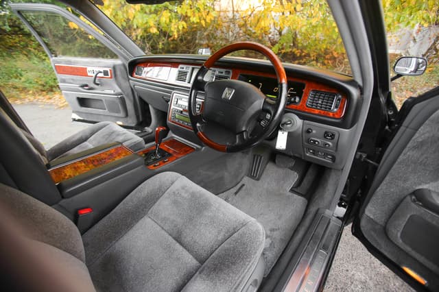 Toyota Century JDM car for sale — photo 5 of 10