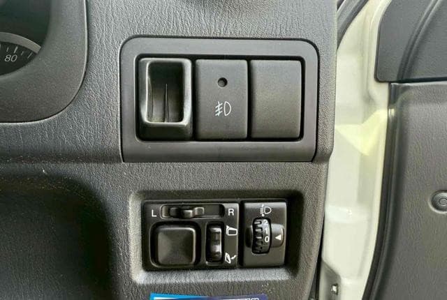 2008 Suzuki Jimny JDM car for sale — photo 10 of 25