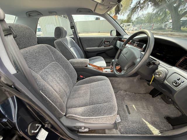 1998 Toyota Crown JDM car for sale — photo 17 of 21