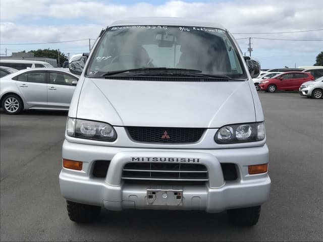 2002 Mitsubishi Delica JDM car for sale — photo 2 of 25