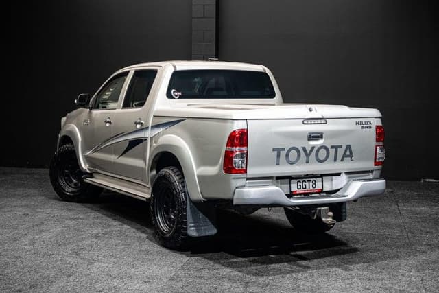 2012 Toyota Hilux JDM car for sale — photo 7 of 13