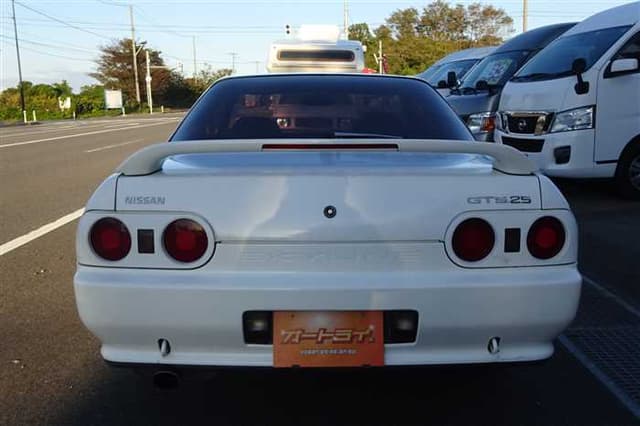 1992 Nissan Skyline JDM car for sale — photo 8 of 24