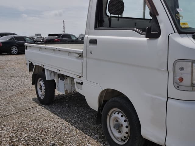 2001 Daihatsu Hijet JDM car for sale — photo 10 of 25