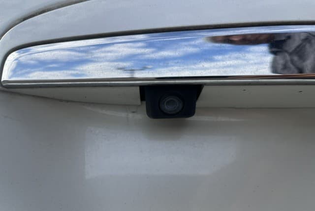 2009 Toyota Harrier JDM car for sale — photo 15 of 25