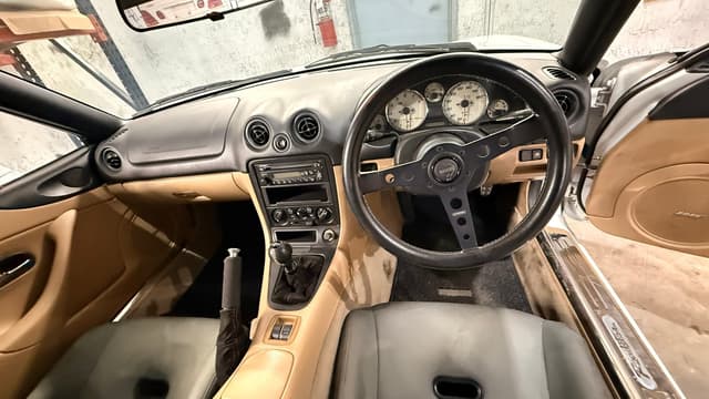 2000 Mazda Roadster (Eunos Roadster / MX-5) JDM car for sale — photo 10 of 13