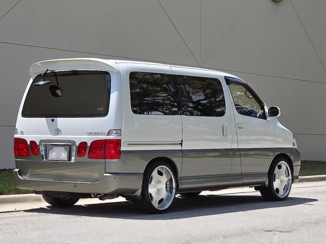 2000 Toyota Granvia JDM car for sale — photo 24 of 25