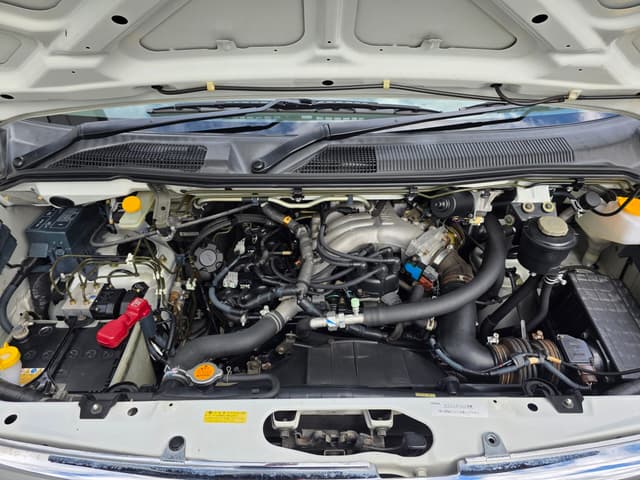2000 Nissan Elgrand JDM car for sale — photo 8 of 16