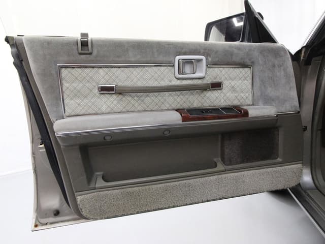 1983 Nissan Gloria JDM car for sale — photo 19 of 25
