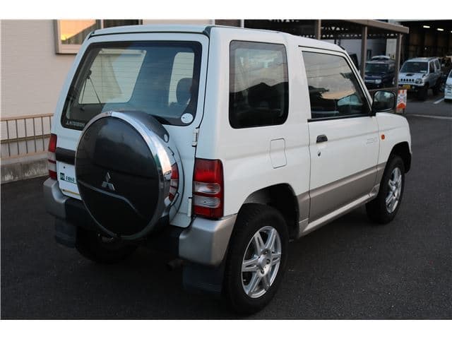 1997 Mitsubishi Pajero JDM car for sale — photo 2 of 16