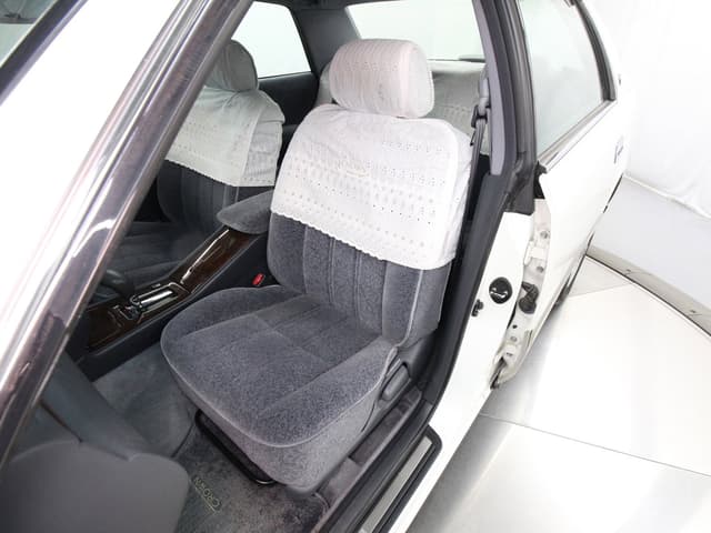 1997 Toyota Crown JDM car for sale — photo 17 of 25