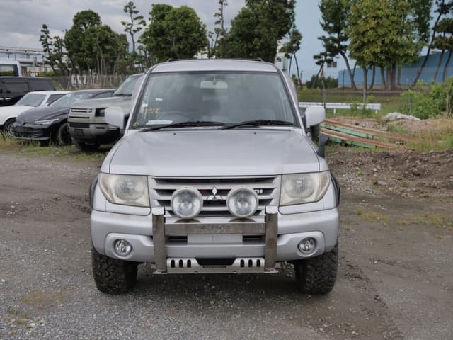 2001 Mitsubishi Pajero JDM car for sale — photo 2 of 25