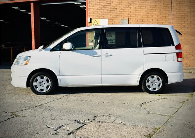 2005 Toyota Voxy JDM car for sale — photo 6 of 25