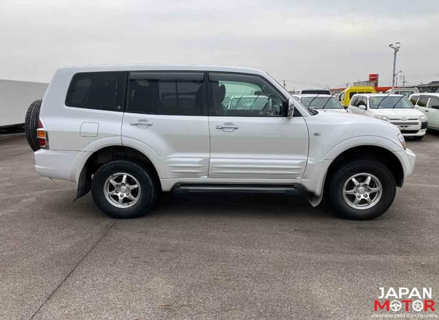 2000 Mitsubishi Pajero JDM car for sale — photo 3 of 19