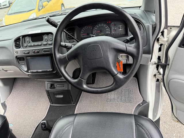 2004 Mitsubishi Delica JDM car for sale — photo 9 of 17