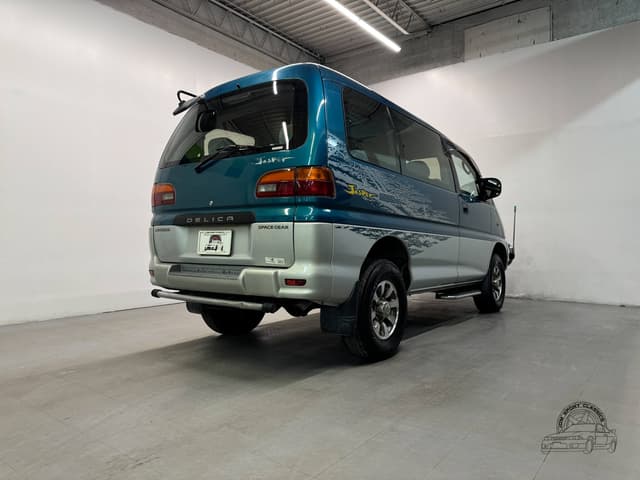 1997 Mitsubishi Delica JDM car for sale — photo 14 of 25