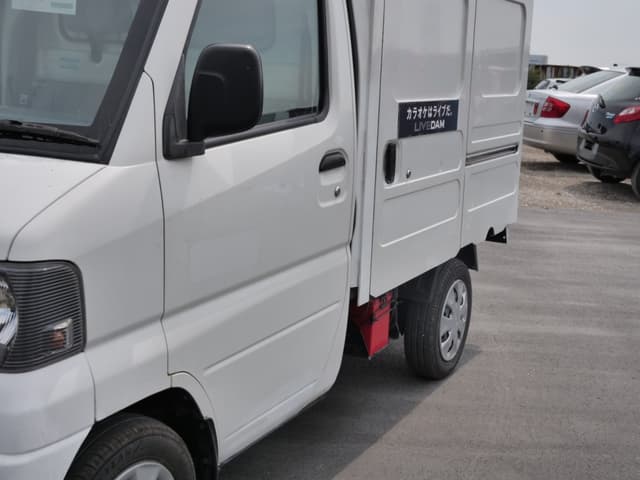 2001 Mitsubishi Minicab JDM car for sale — photo 9 of 25