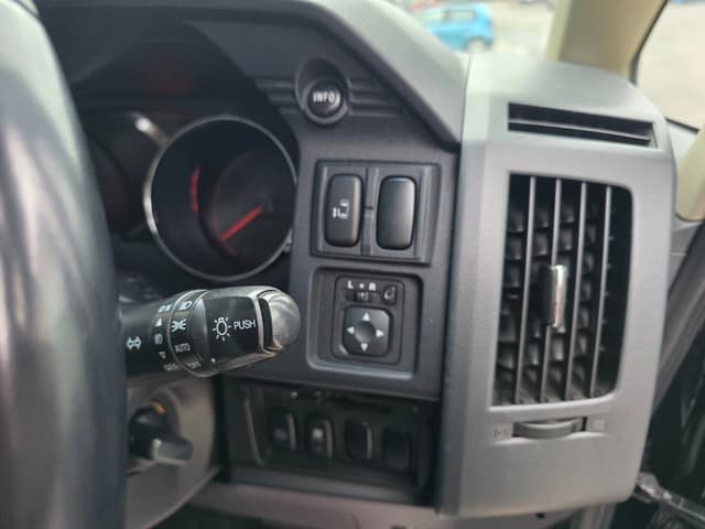2007 Mitsubishi Delica JDM car for sale — photo 21 of 24