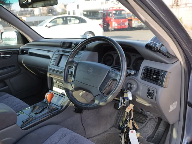 2000 Toyota Crown JDM car for sale — photo 12 of 18