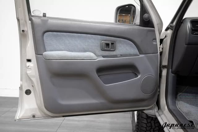 1996 Toyota Hilux Surf JDM car for sale — photo 18 of 25