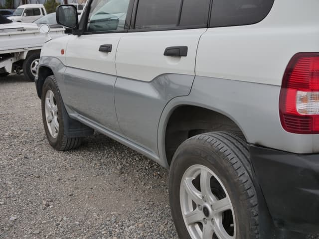 1999 Mitsubishi Pajero JDM car for sale — photo 16 of 25