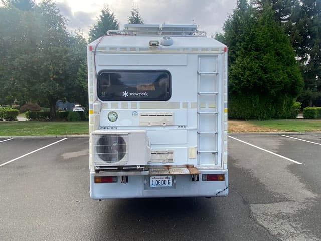1992 Mitsubishi Delica JDM car for sale — photo 4 of 10