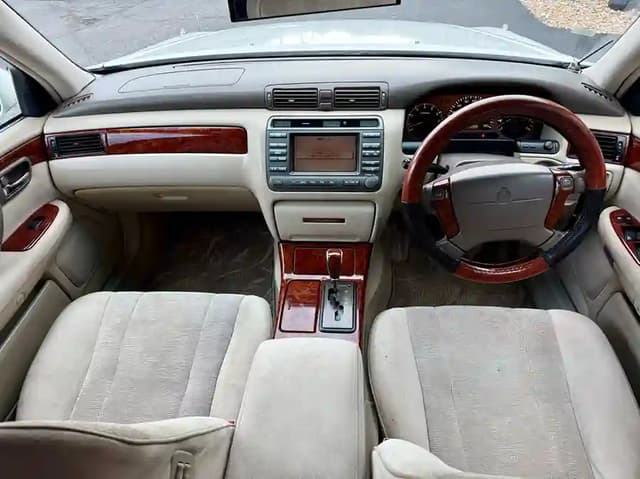 1999 Toyota Crown JDM car for sale — photo 18 of 21