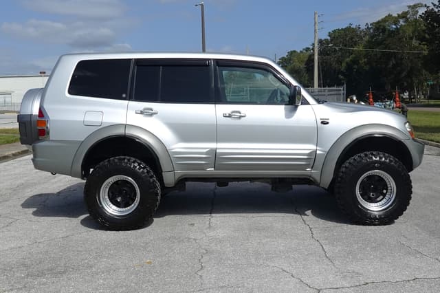 2001 Mitsubishi Pajero JDM car for sale — photo 4 of 20