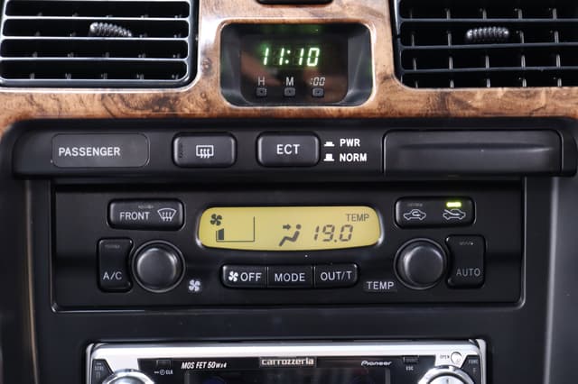 1999 Toyota Hilux Surf JDM car for sale — photo 14 of 25