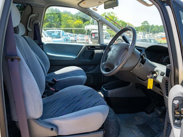 1999 Toyota Estima JDM car for sale — photo 11 of 15