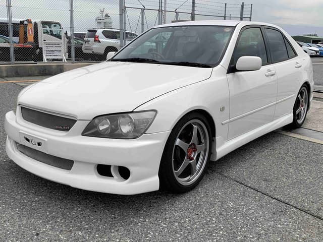 2001 Toyota Altezza JDM car for sale — photo 2 of 10