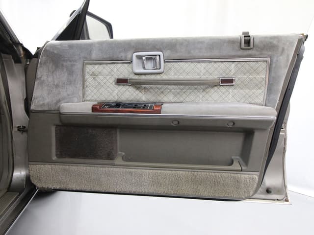1983 Nissan Gloria JDM car for sale — photo 22 of 25
