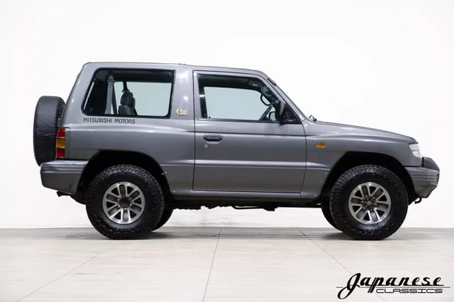 1997 Mitsubishi Pajero JDM car for sale — photo 5 of 25