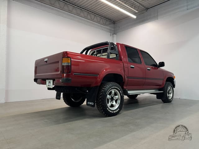 1992 Toyota Hilux JDM car for sale — photo 12 of 25