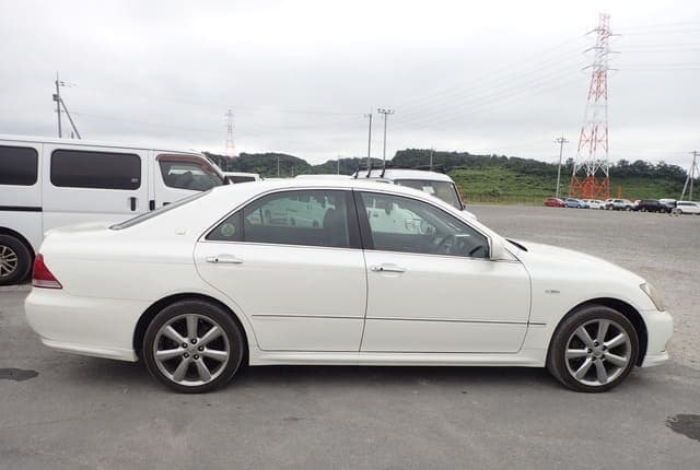 2005 Toyota Crown JDM car for sale — photo 6 of 25