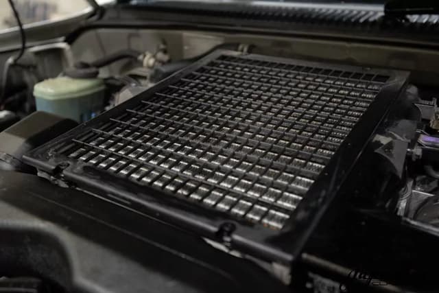 2000 Toyota Hilux Surf JDM car for sale — photo 25 of 25
