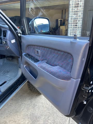 1997 Toyota Hilux Surf JDM car for sale — photo 12 of 23