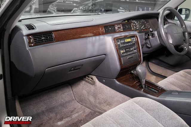 1997 Toyota Crown JDM car for sale — photo 14 of 24