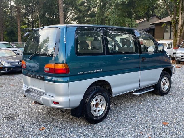 1994 Mitsubishi Delica JDM car for sale — photo 4 of 9
