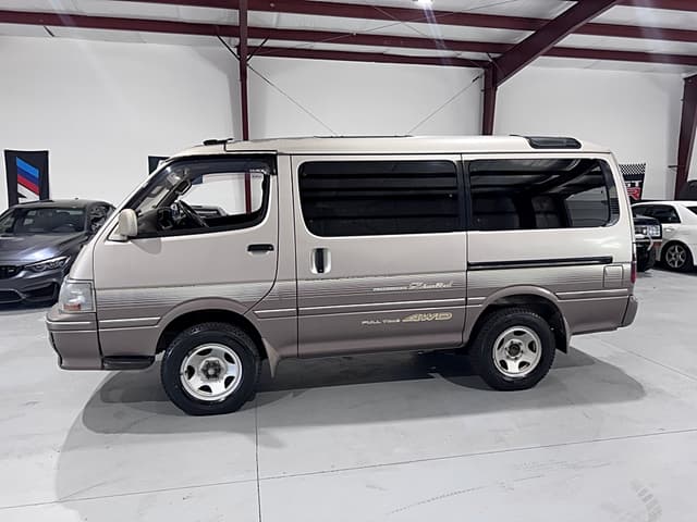 1995 Toyota HiAce JDM car for sale — photo 3 of 25
