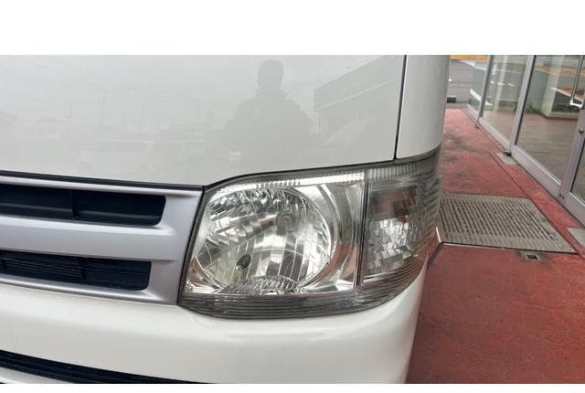 2011 Toyota HiAce JDM car for sale — photo 5 of 25