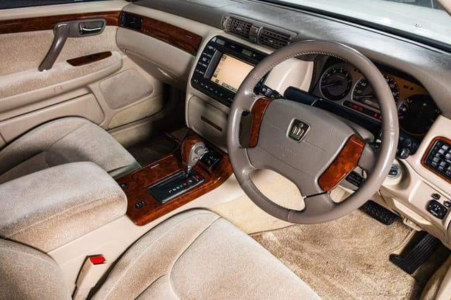 2002 Toyota Crown JDM car for sale — photo 12 of 16