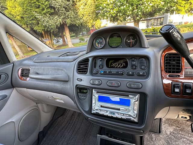 1994 Mitsubishi Delica JDM car for sale — photo 18 of 22