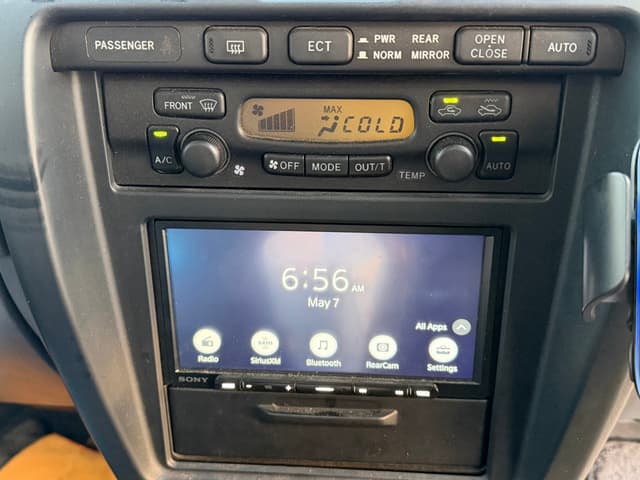 1999 Toyota Hilux Surf JDM car for sale — photo 19 of 25